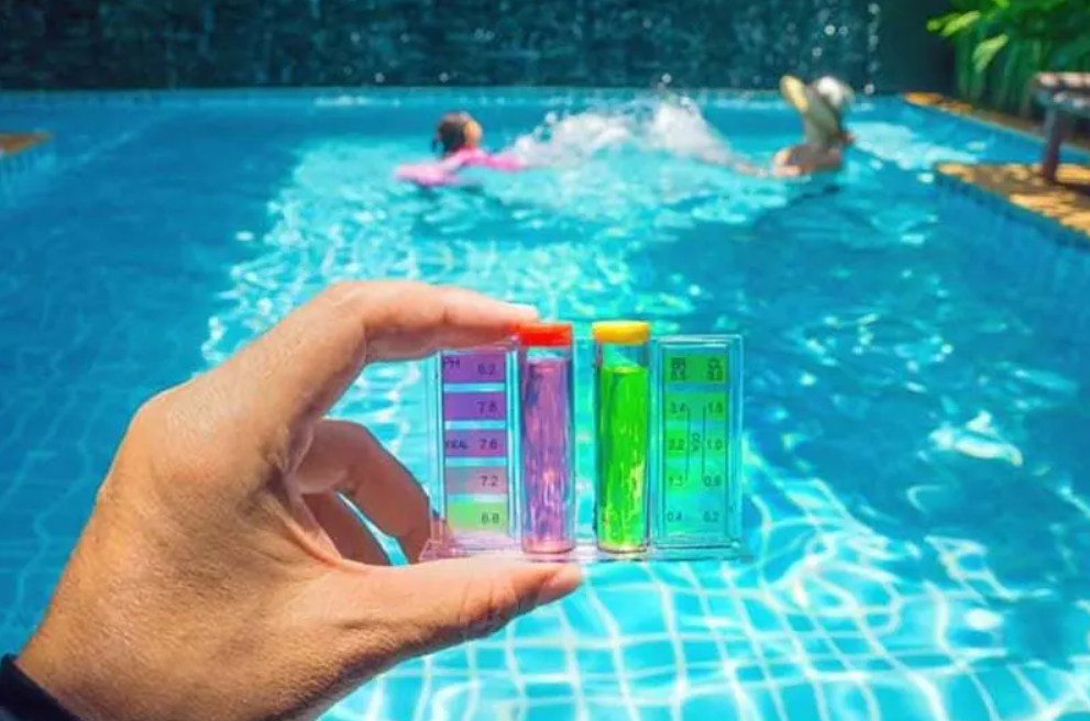 Kiểm tra, duy trì nồng độ pH và Clo trong hồ bơi